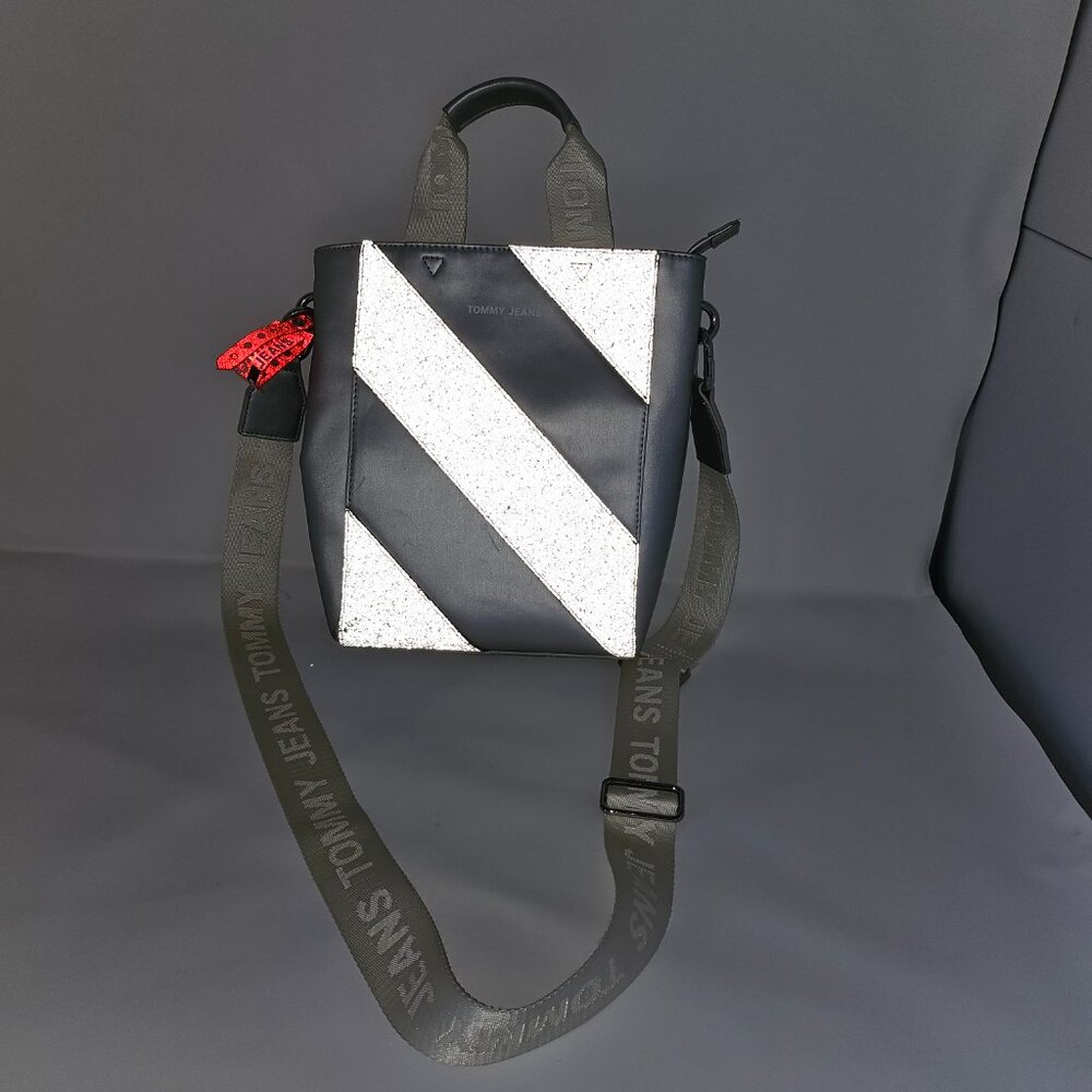 Tommy Jeans crossbody bag REFLECTIVE! - Picture 14 of 15